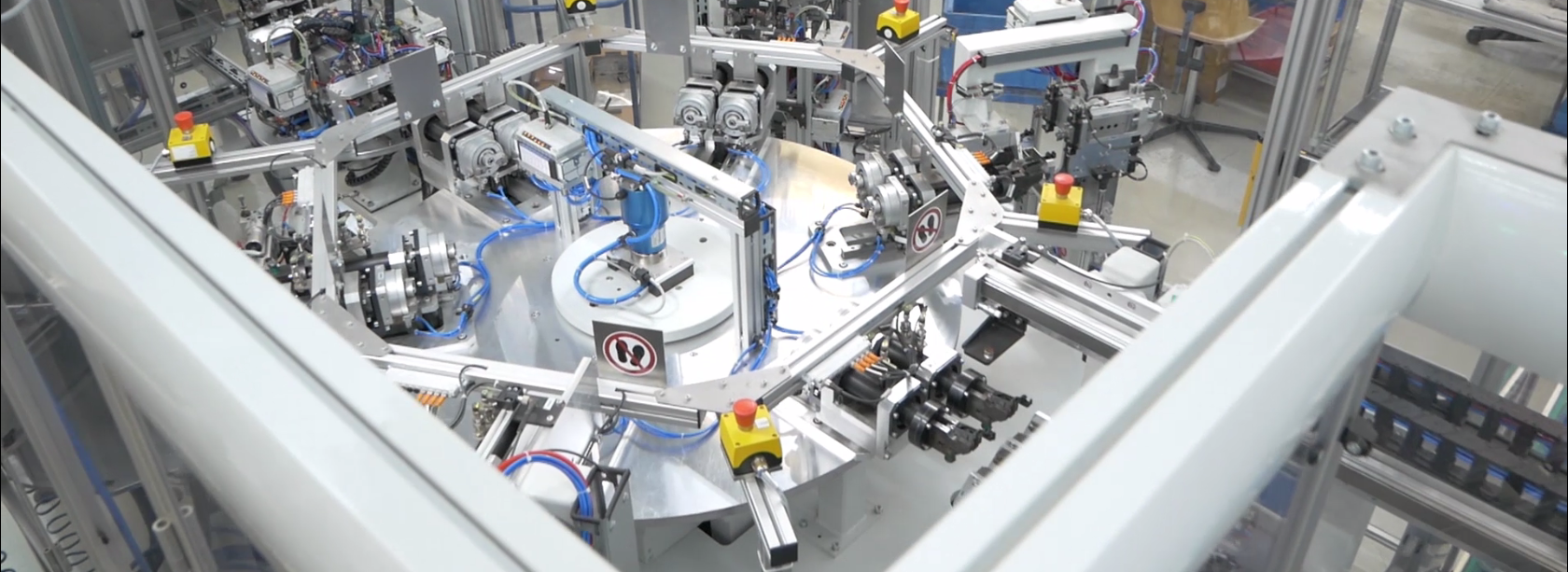 根据产品要求量身定制 的高度自动化制造技术。