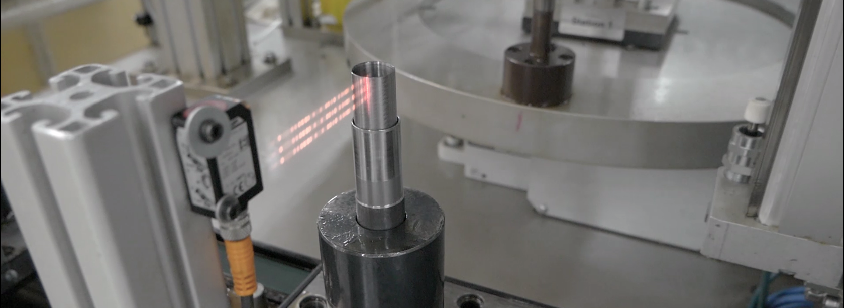 通过精密测量技术进行 实时质量监控。