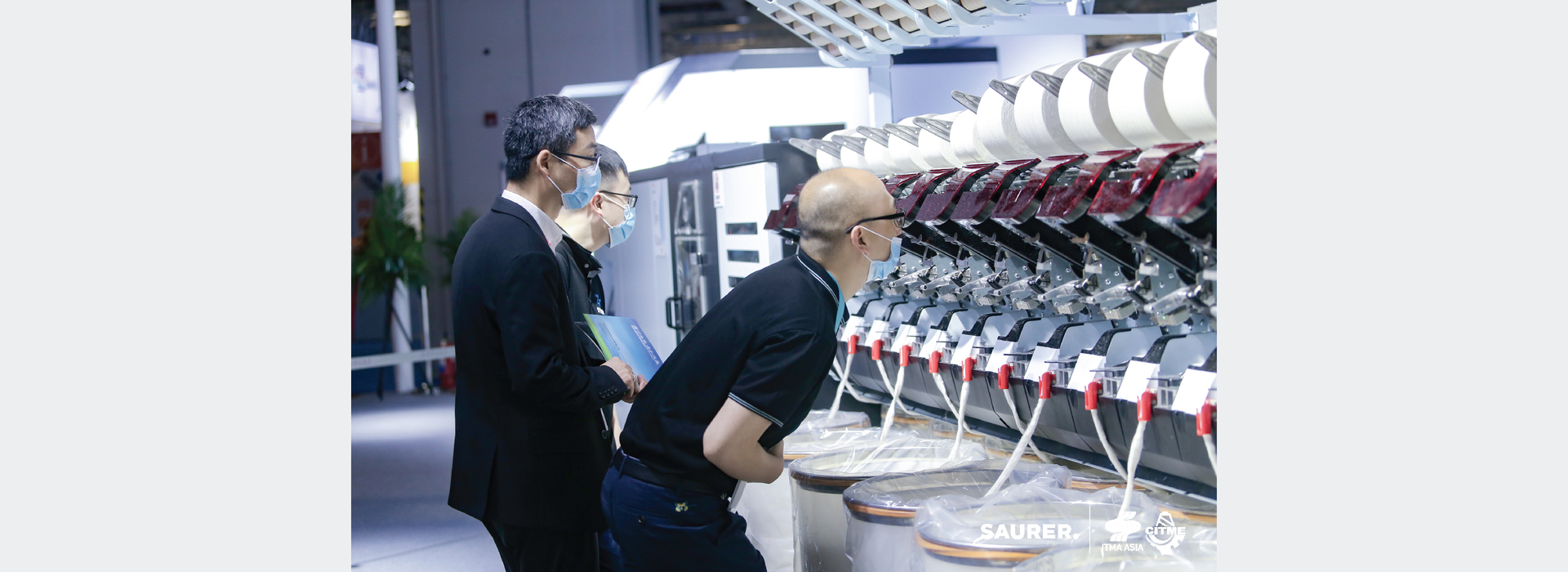 Saurer ITMA Asia visitors at spinning machine