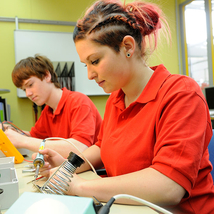 Elektroniker fÅr GerÑte und Systeme